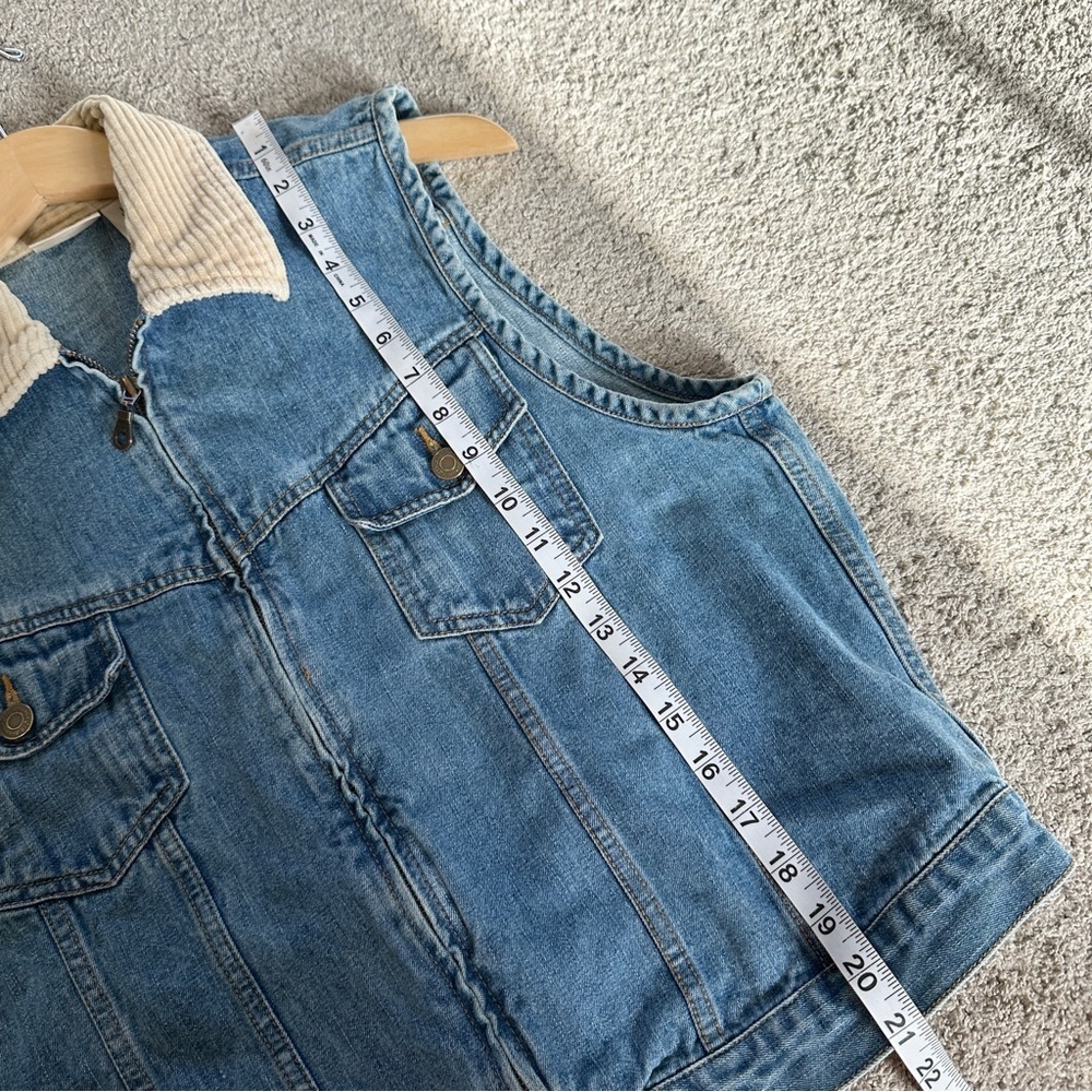 St. John’s Bay Women’s Vintage Denim Vest Corduroy Collar Full Zip Barncore L - Picture 9 of 12
